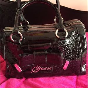 Additional pics of the guess satchel