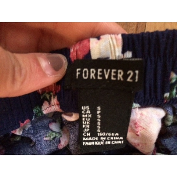 Ruffled floral shorts Forever 21 - Picture 3 of 3