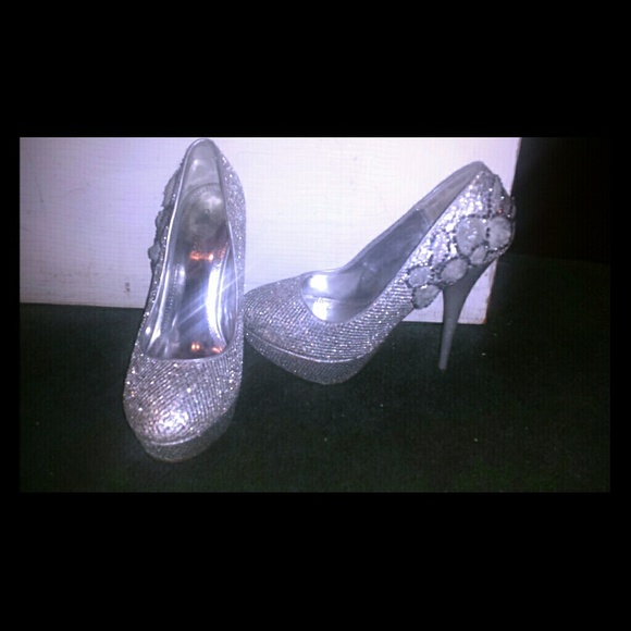 Silver glitter pumps