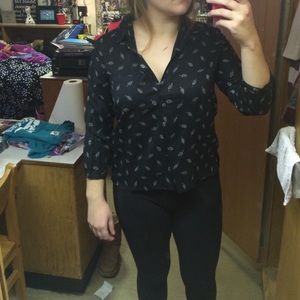 AMERICAN EAGLE FEATHER PATTERNED BUTTON UP BLOUSE
