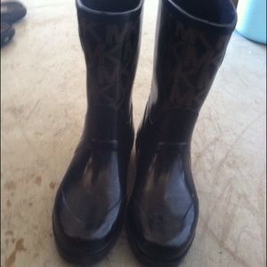 Black Michael Kors short rainboots