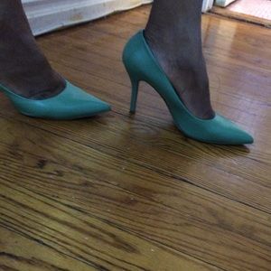 3 inch  Nine West heels..excellent condition
