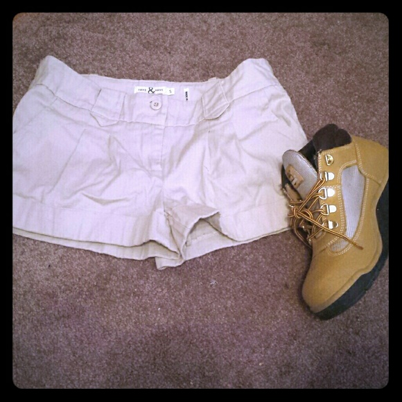 Tan shorts - Picture 1 of 3