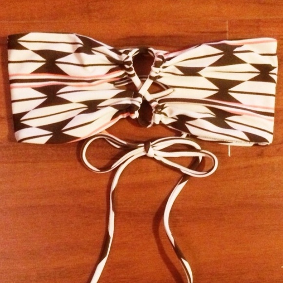 TRADED. Acacia Lumahai bikini top. Size S