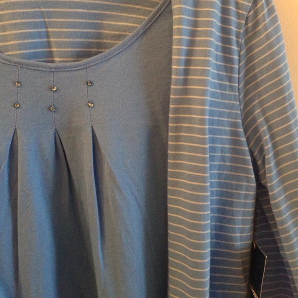 2 Shirts in 1 - Picture 2 of 3