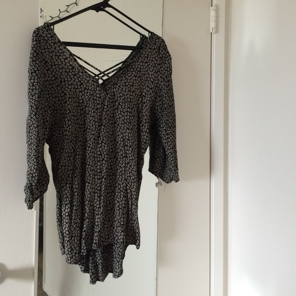 Flowery criss cross blouse - Picture 1 of 3