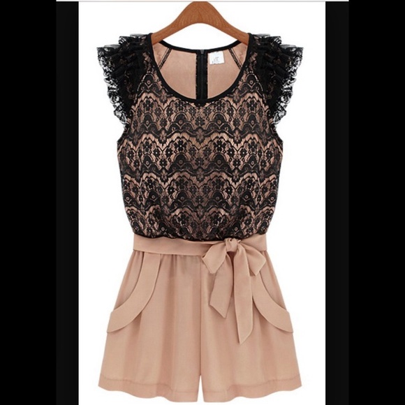 💥Last Chance💥Lace and crepe Romper
