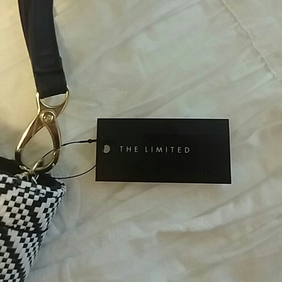 Uniquely rounded clutch - Picture 4 of 4