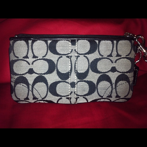 Authentic Coach Wristlet *NWOT* - Picture 2 of 4