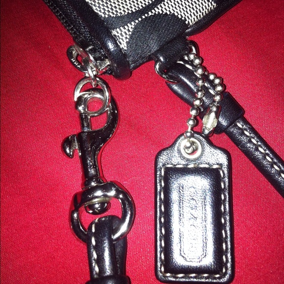 Authentic Coach Wristlet *NWOT* - Picture 4 of 4