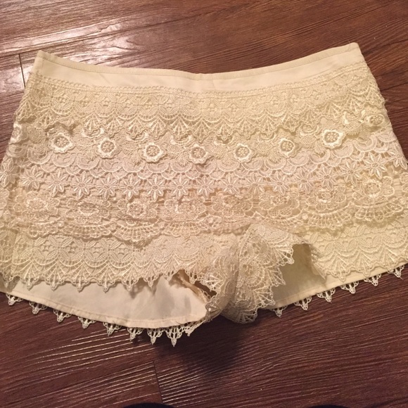 Beige lace shorts size small