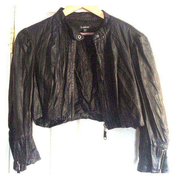 Faux leather cropped jacket. 💕