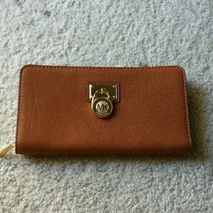 Authentic Michael Kors Hamilton clutch wallet!