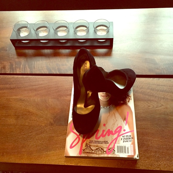 Guess black pump
