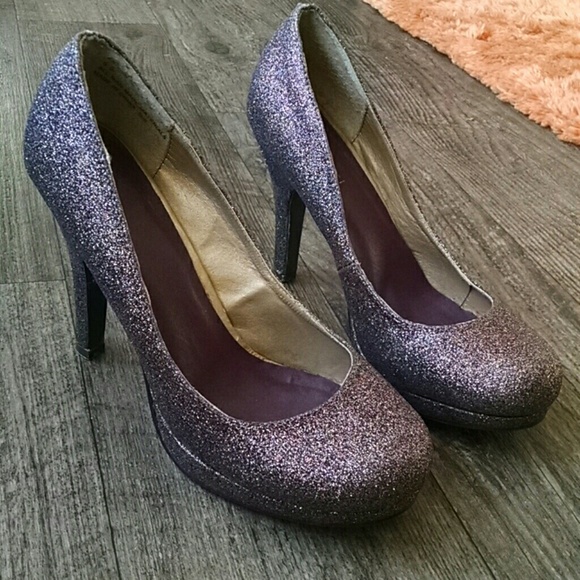 Steve Madden Shoes - Steve Madden glitter heels.