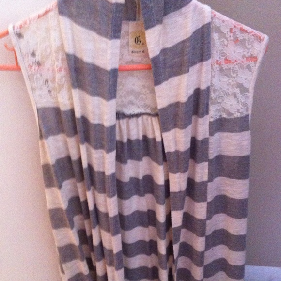 Gently used grey and white striped top !!