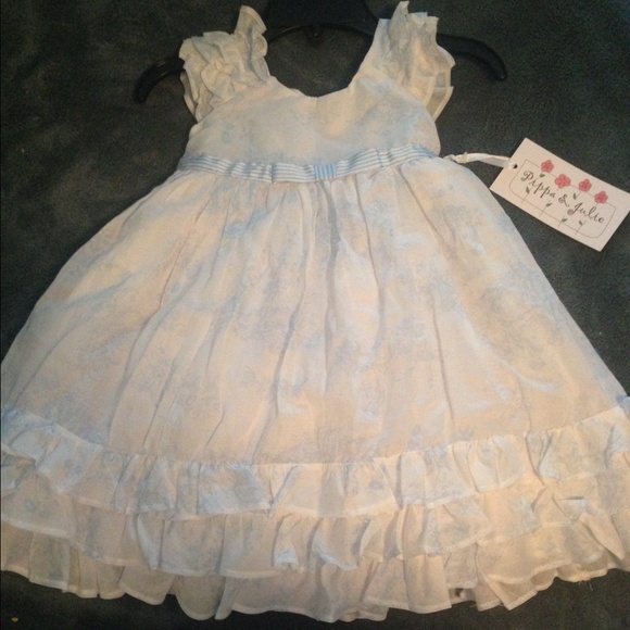 🌸Spring Special🌸White w/ light blue dress.