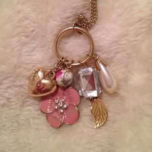 Gorgeous and feminine long gold necklace