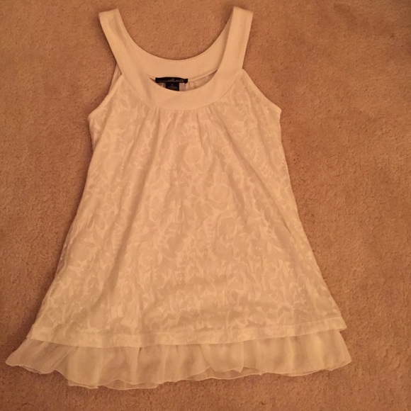 White floral pattern tank top!