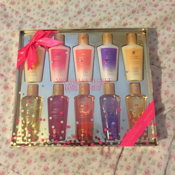 Victoria's Secret lotion and body wash set