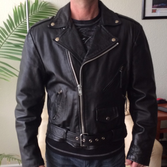 Vintage leather jacket medium like new condition.