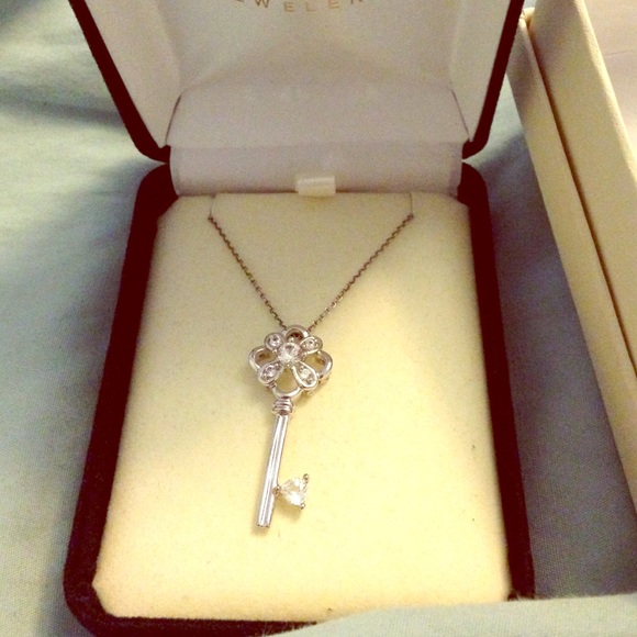 Diamond key necklace kay jewelers