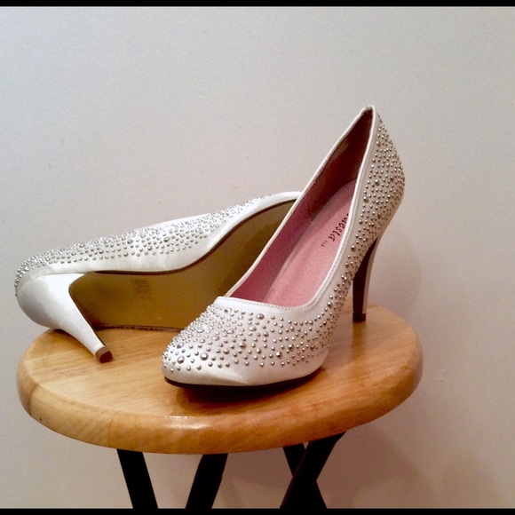 Libby Crystal Heel - Picture 2 of 2