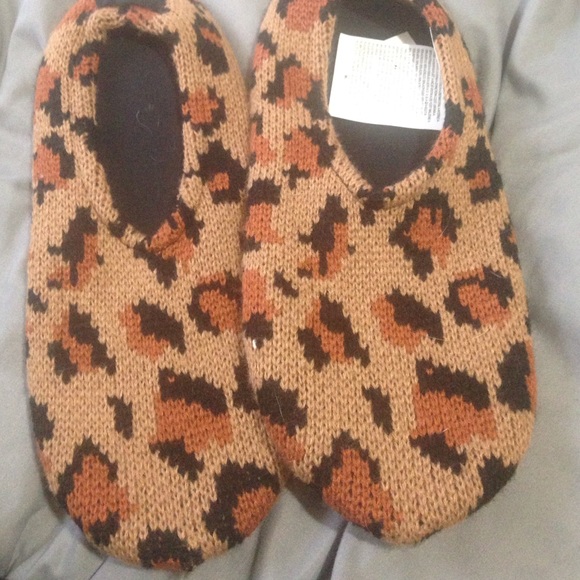 Super cute leopard van slippers