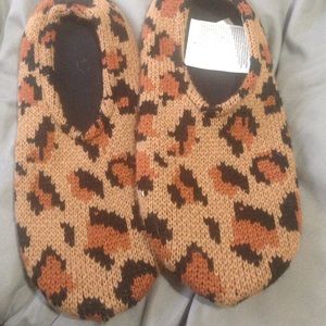 Super cute leopard van slippers