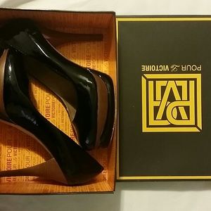 Pour la Victoire Pumps (Gently Used)