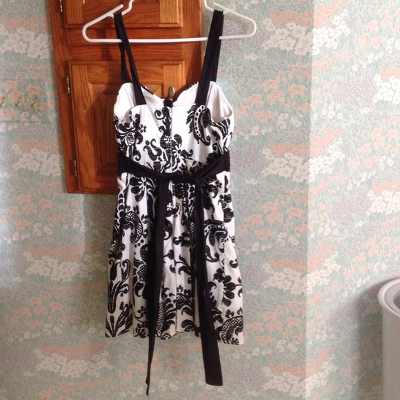 Dress - Picture 2 of 2