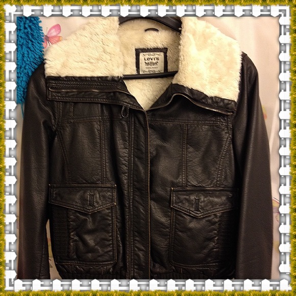 LEVI'S JACKET w/LINING😄😄