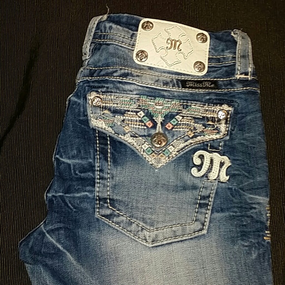 NWOT Miss Me Aztec Embroidered Cropped jeans!