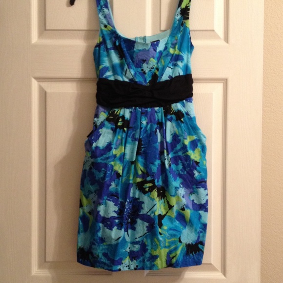Blue floral print dress with pockets