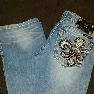 Miss Me bootcut. Fleur-de-lis pocket jeans!