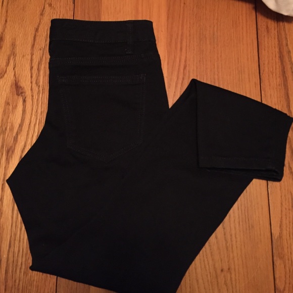 Cigarette fit skinny leg.