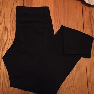 Cigarette fit skinny leg.