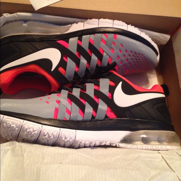 Nike - Picture 3 of 3