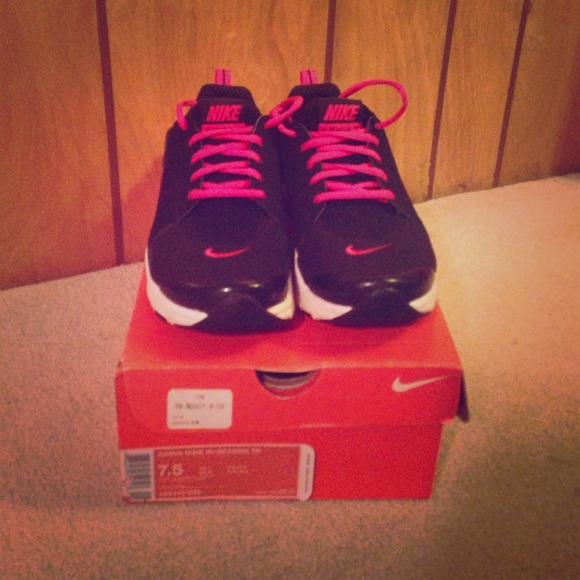 Black & Hot pink Nikes .