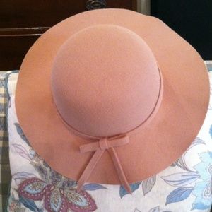 Tan felt hat 👒