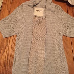 Short sleeve sweater.