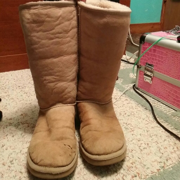 Tan Uggs *EVERYTHING MUST GO*