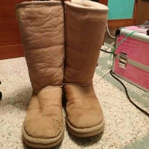 Tan Uggs *EVERYTHING MUST GO*
