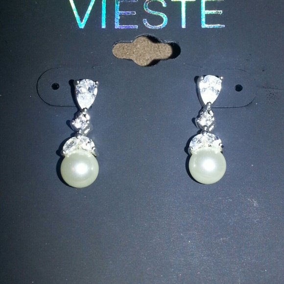 Pearl drop earrings