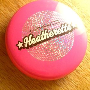 Beauty powder from Heatherette collection
