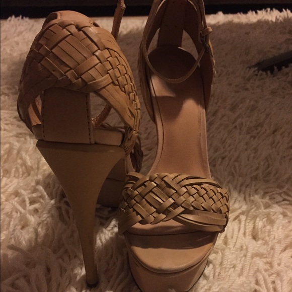 Stylish heels from L.A.M.B. Soft leather! - Picture 2 of 4