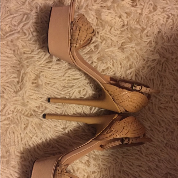 Stylish heels from L.A.M.B. Soft leather! - Picture 3 of 4