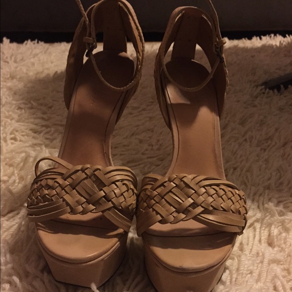 Stylish heels from L.A.M.B. Soft leather! - Picture 4 of 4