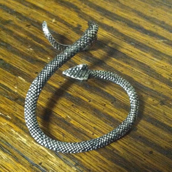 Snake earing!