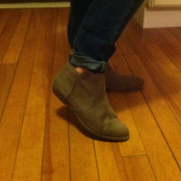 Extra pics of gap booties!
